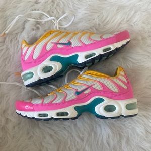Woman’s Nike Air Max Tropical Twist
